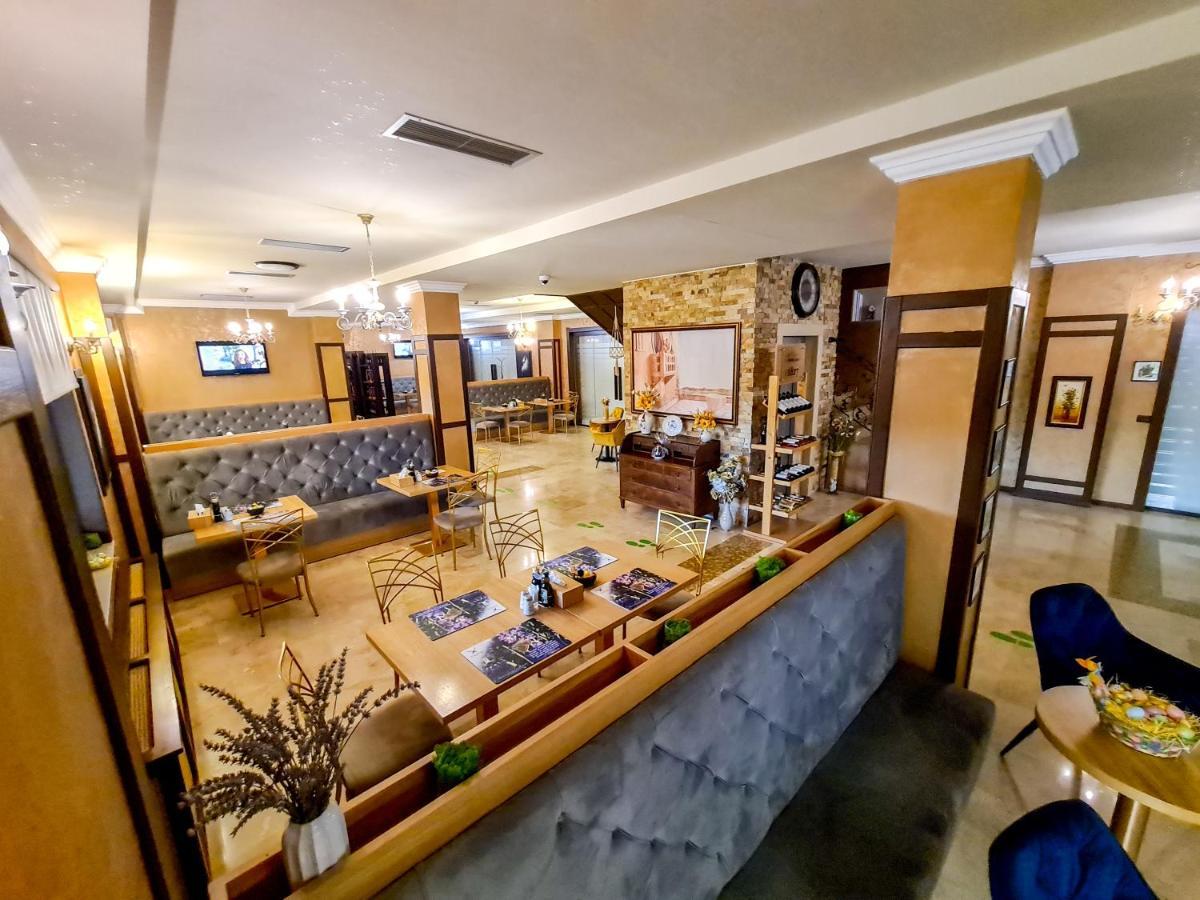 פלוייסטי Hotel Yarus Plus מראה חיצוני תמונה
